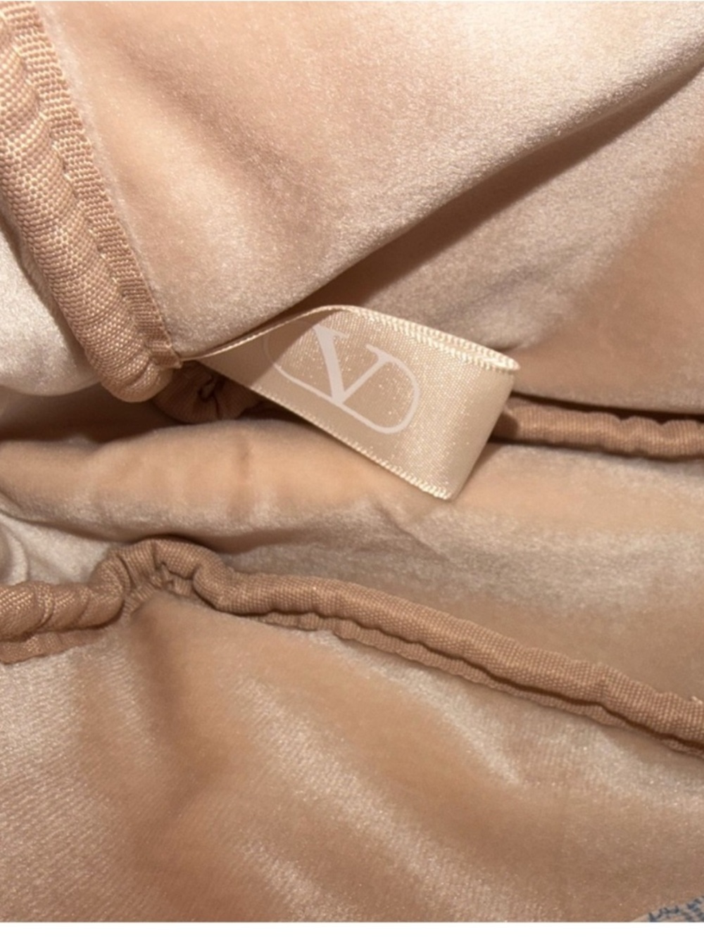 Valentino Soft Blush Embossed V Velvet Pouch - Picture 6 of 7
